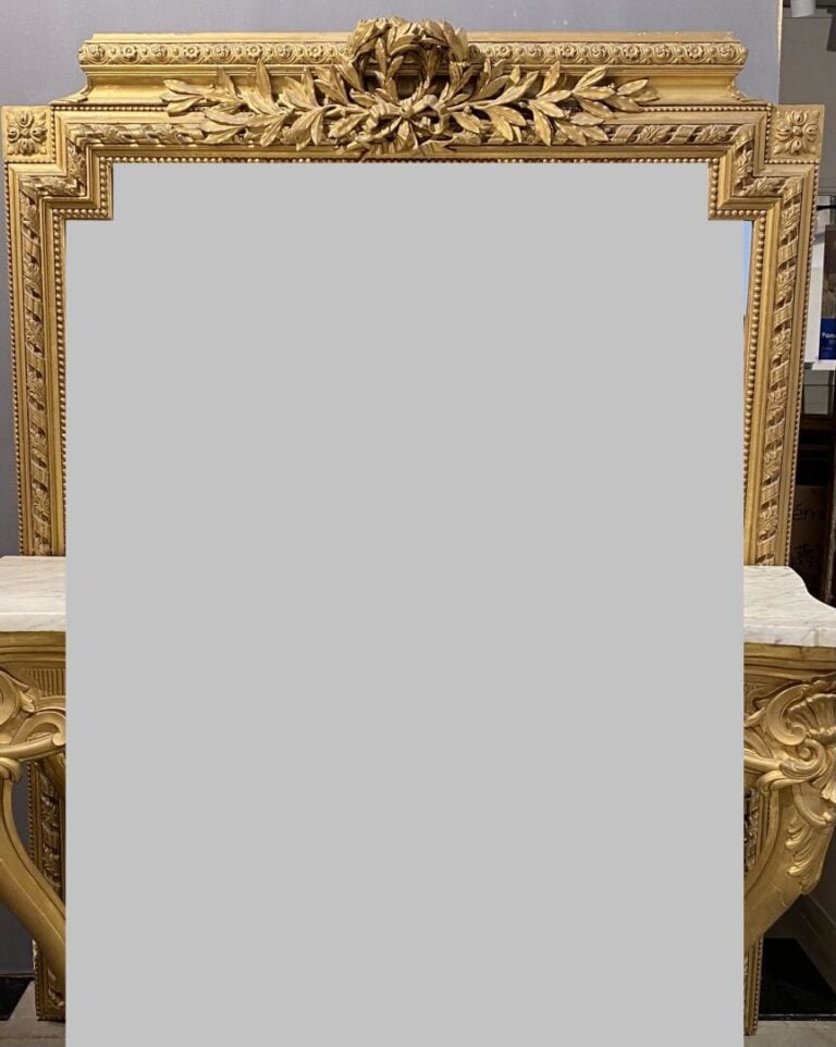 Miroir trumeau en bois doré sculpté de frise de perles et jonc rubané - 170 x 1…