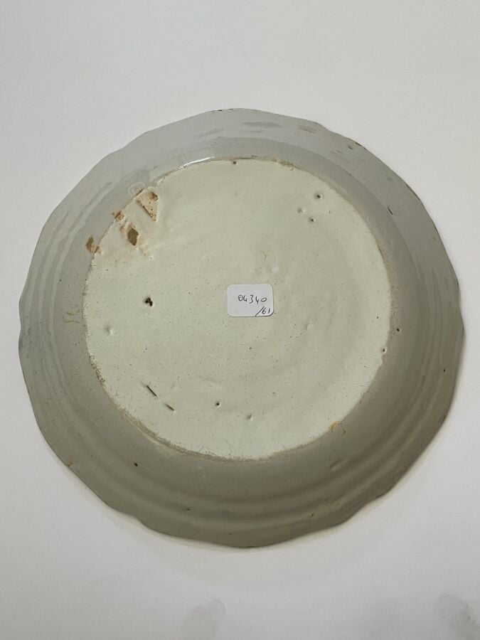 NEVERS, ASSIETTE à décor de bateaux