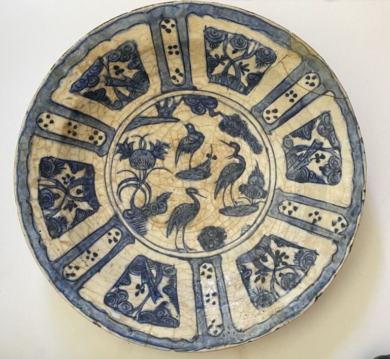 PERSE - Lot de deux plats en céramique - Diamètres : 34 et 35 cm - (Accidents)…