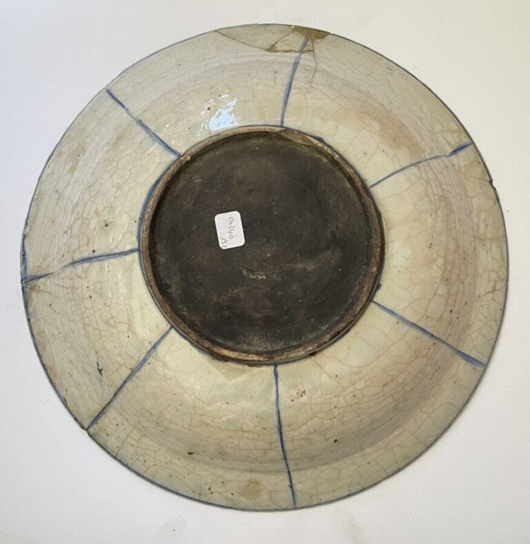 PERSE - Lot de deux plats en céramique - Diamètres : 34 et 35 cm - (Accidents)…