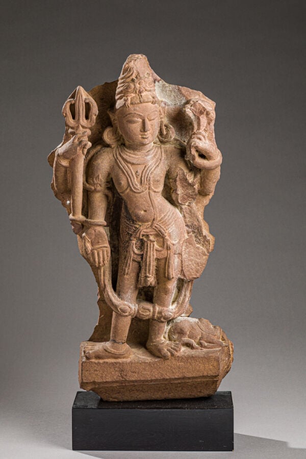 Shiva - Grès rose - Nord de l'Inde, X-XIIe siècle - Hauteur : 54,5 cm - Cette s…