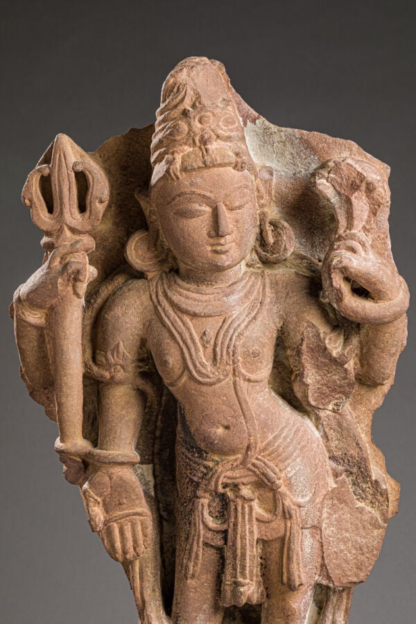 Shiva - Grès rose - Nord de l'Inde, X-XIIe siècle - Hauteur : 54,5 cm - Cette s…