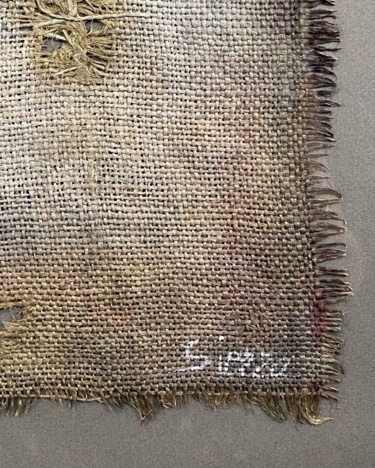 V. SIERRA - Deux gravures encadrées et une composition sur toile de jute - Dim.…