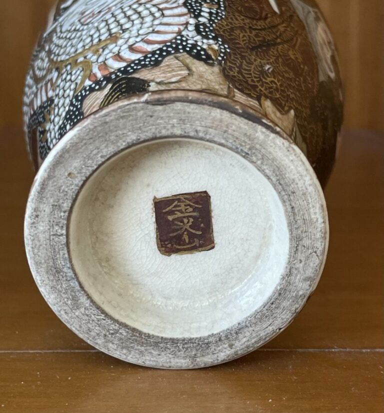 VASE SATSUMA à décor de dragons et personnages - Hauteur : 16 cm