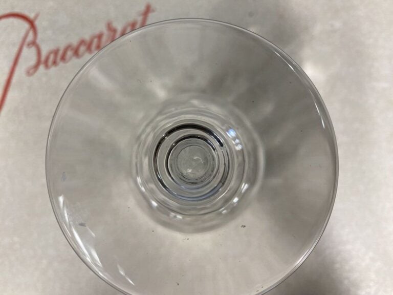 BACCARAT - Suite de 11 verres à vin en cristal, modèle Capri - Marque au dessou…