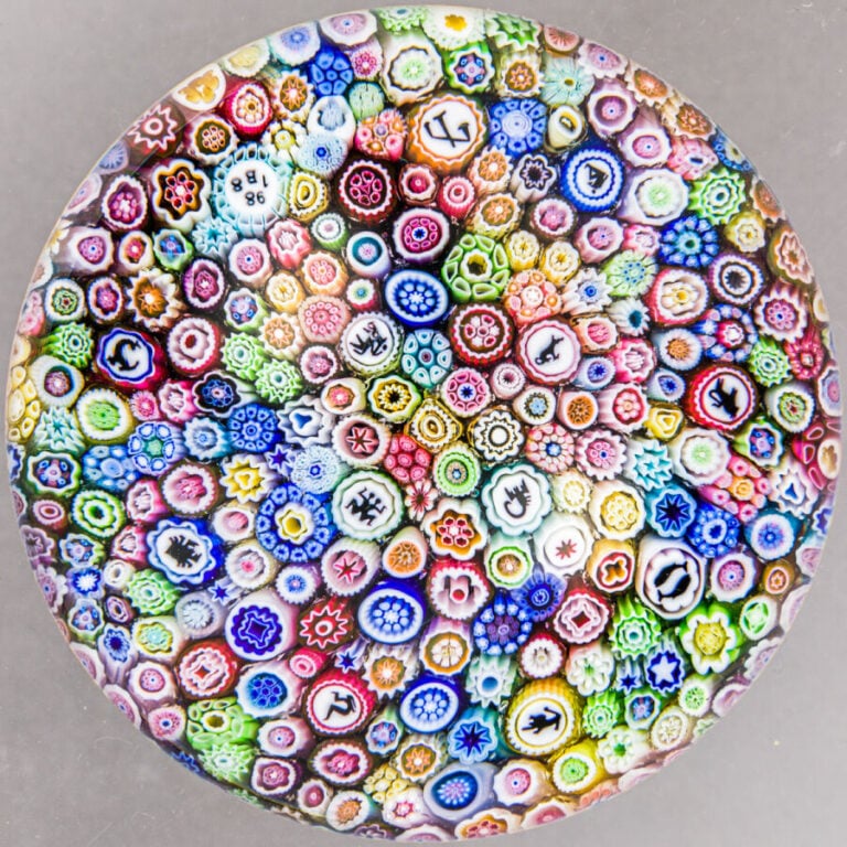 Baccarat.Presse-papiers « zodiaque », signé et daté B 1988, à décor de millefio…