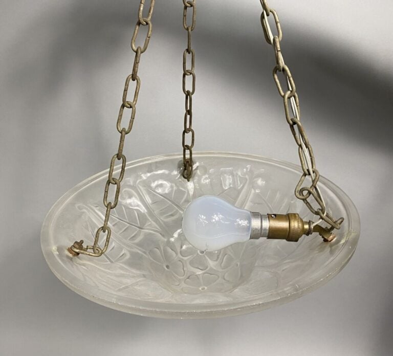 DEGUE - Suspension en verre moulé à décor de fleurs et feuillages - Style Art d…
