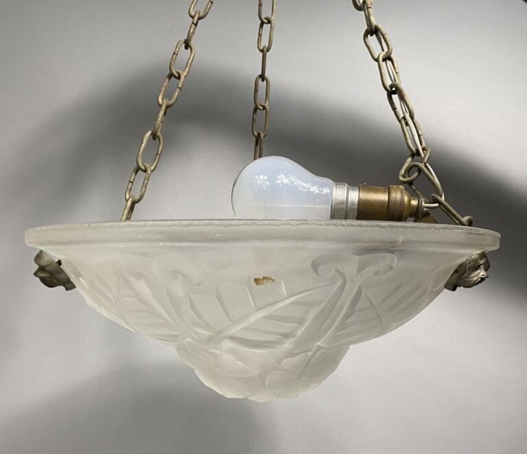 DEGUE - Suspension en verre moulé à décor de fleurs et feuillages - Style Art d…