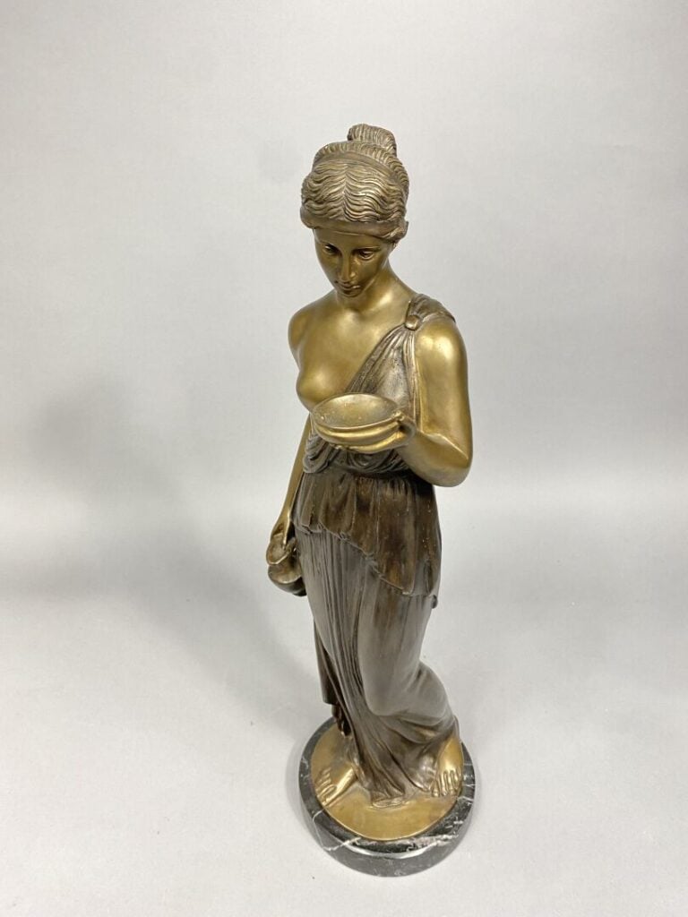 E. DE MARKO (XXe) - Femme drapée à l'antique - Epreuve en bronze à patine brune…