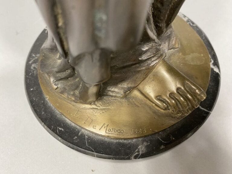 E. DE MARKO (XXe) - Femme drapée à l'antique - Epreuve en bronze à patine brune…