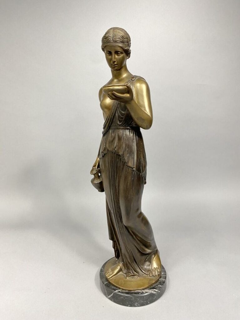 E. DE MARKO (XXe) - Femme drapée à l'antique - Epreuve en bronze à patine brune…