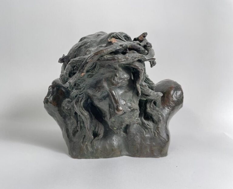 Ecole XXème - Buste de Christ. - Bronze à patine noire - Petits manques. - Haut…