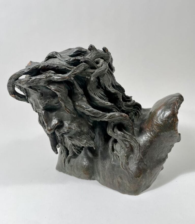 Ecole XXème - Buste de Christ. - Bronze à patine noire - Petits manques. - Haut…