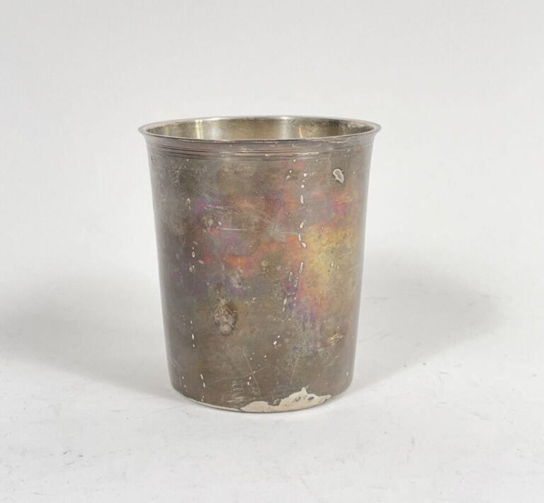 Grande TIMBALE droite en argent uni. - Paris, 1797 -1809 - Poids : 115 g - (LES…