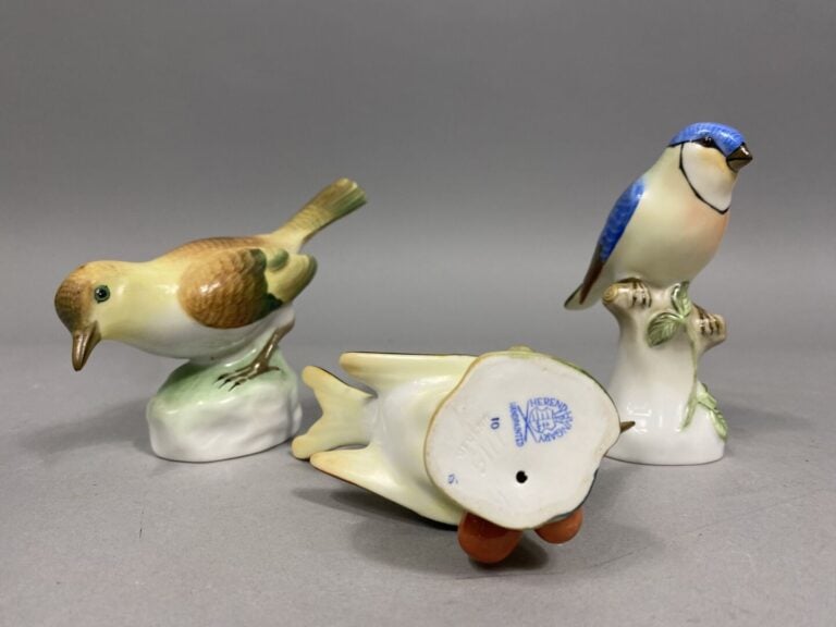 HEREND HUNGARY - Ensemble de trois oiseaux en porcelaine émaillée - Marque esta…