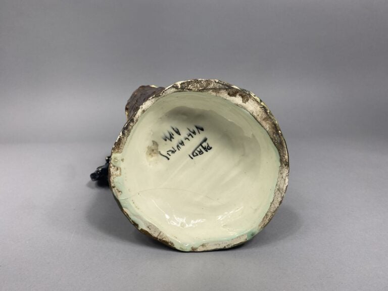 J. PARDI - Vallauris - Vase en barbontine polychrome, représentant un coq chant…