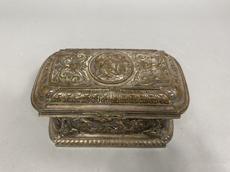 Léopold OUDRY éditeur (act. 1854-1882) - Coffret à bijoux en métal argenté à ri…