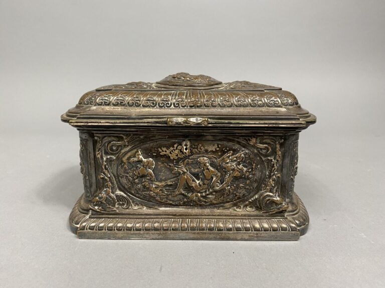 Léopold OUDRY éditeur (act. 1854-1882) - Coffret à bijoux en métal argenté à ri…