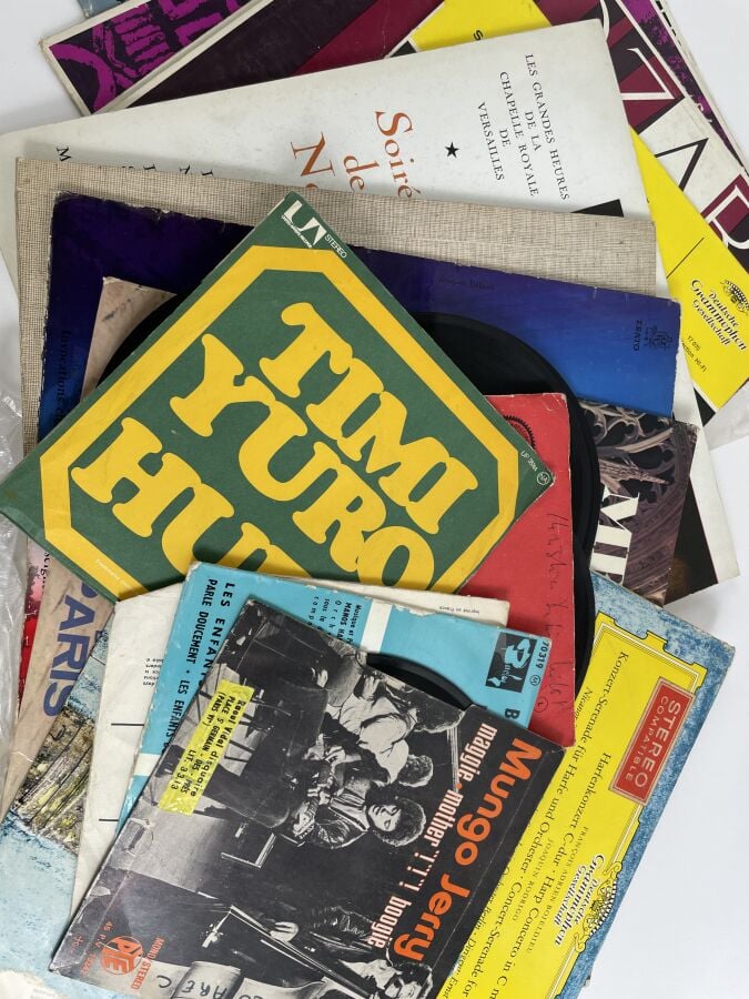Lot de disques vinyles : classiques et variété française, musiques du monde. En…