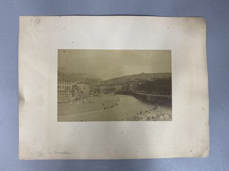 Lot de tirages photographiques sur Nice et sa région comprenant la promenade de…