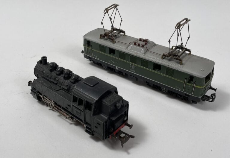 MARKLIN. Deux locomotives , une électrique, une à vapeur. - (LES LOTS SONT VEND…