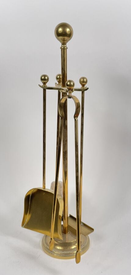Nécessaire de cheminée comprenant pelles et pincette et grille - (LES LOTS SONT…