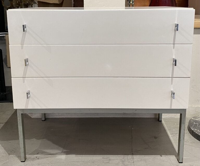 ROCHE BOBOIS, d'après - Paire de chevets en bois laqué blanc modèle Brazilia We…