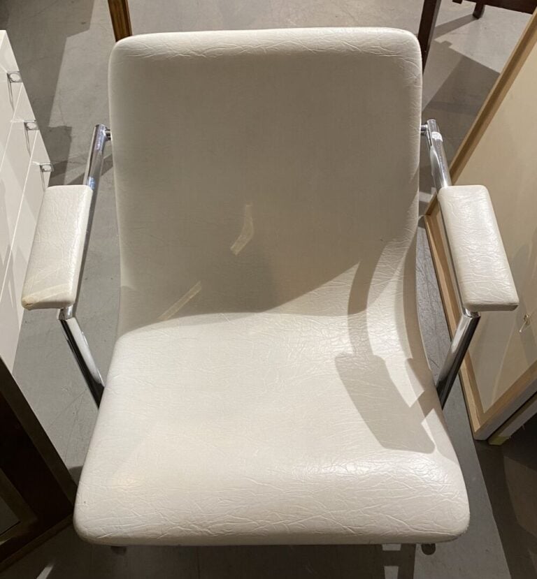 Rudi VERELST Designer & NOVALUX Éditeur, d'après - Paire de fauteuils en skaï b…
