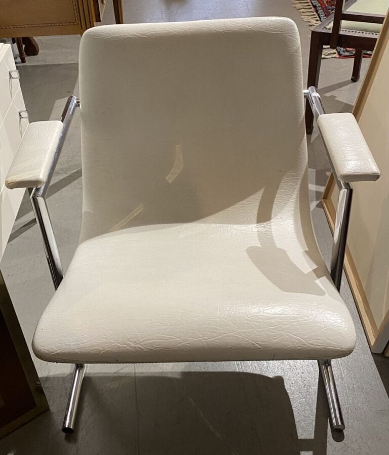Rudi VERELST Designer & NOVALUX Éditeur, d'après - Paire de fauteuils en skaï b…