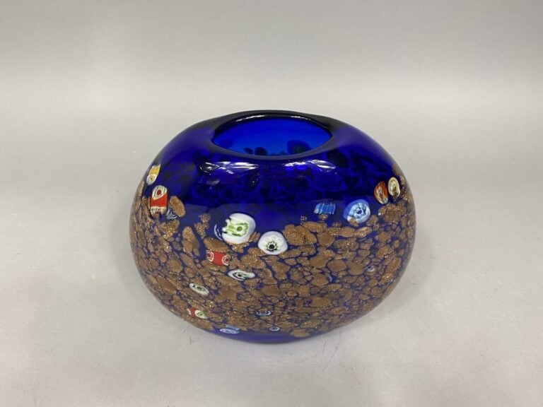Vase ovoïde méplat en verre à décor d'inclusions pailletées - H : 21 cm - (égre…