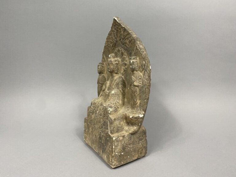 Atelier de moulage du musée du Louvre - Moulage en platre d'une stèle votive da…