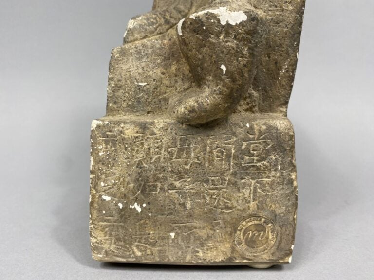 Atelier de moulage du musée du Louvre - Moulage en platre d'une stèle votive da…