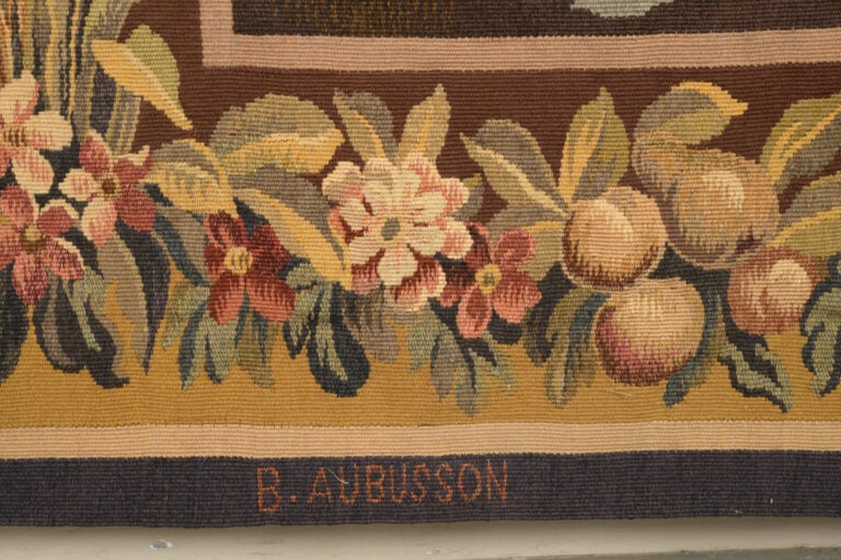 AUBUSSON - Tapisserie en laine à décor de paon dans un paysage architecturé, bo…