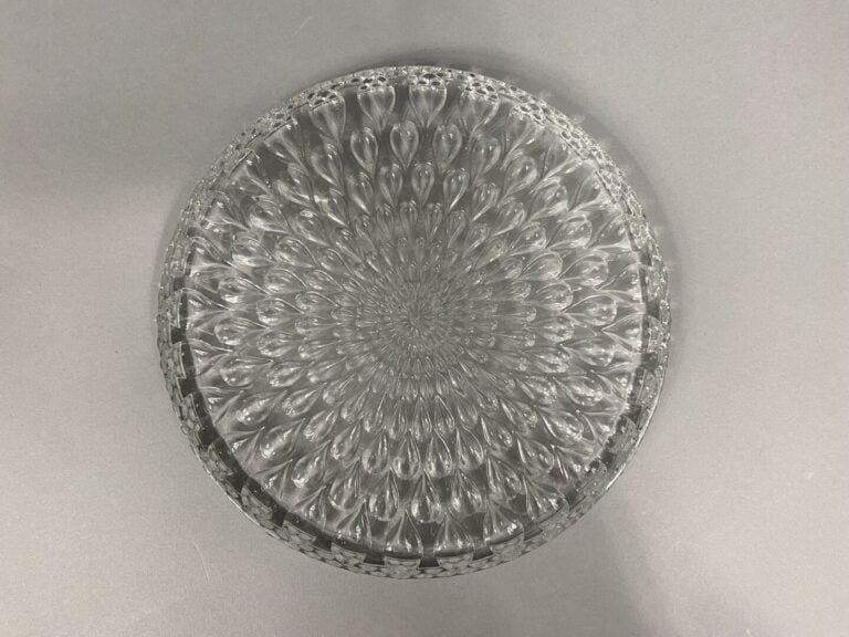 BACCARAT - Paire de dessous de bouteille en cristal moulé à décor de gouttes -…