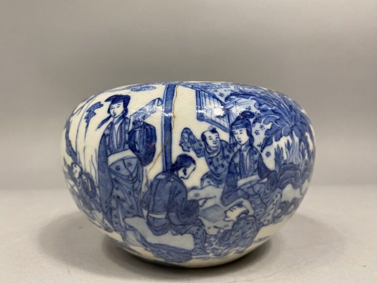 Chine - Bol / Brûle-parfum en porcelaine émaillée bleu blanc à fond crème craqu…