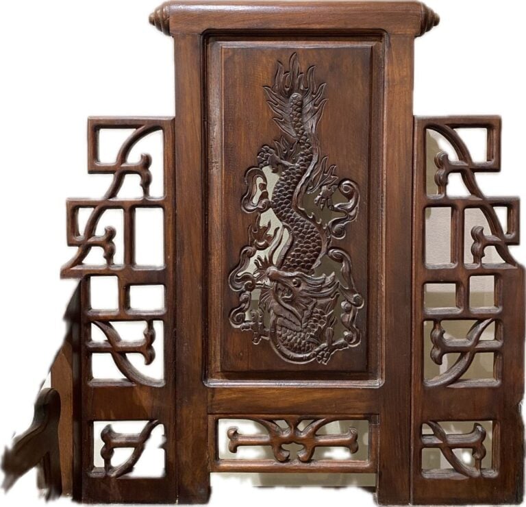 Chine du Sud / Vietnam - Fauteuil et sa table d'appoint à un tiroir. Le dossier…