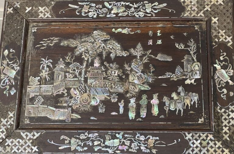Chine du Sud / Vietnam - Suite de deux petites tables basses en bois et incrust…