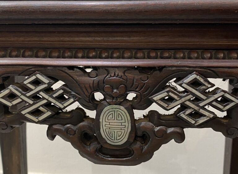 Chine du Sud / Vietnam - Suite de deux petites tables basses en bois et incrust…
