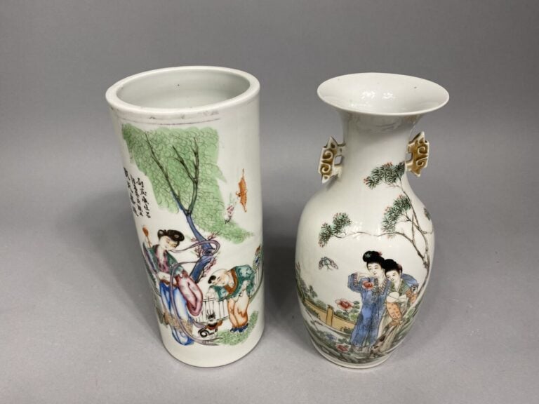 Chine - Ensemble de deux vases en céramique émaillée, l'un de forme rouleau à d…