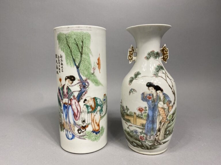 Chine - Ensemble de deux vases en céramique émaillée, l'un de forme rouleau à d…