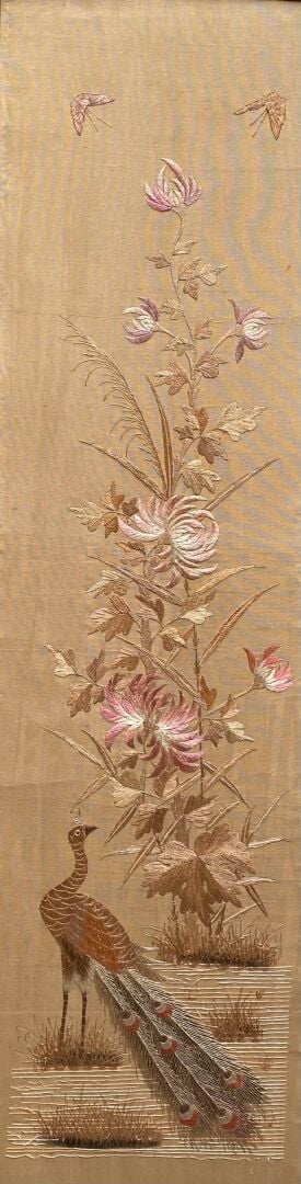 Chine - Ensemble de quatre broderies polychromes à décor d'oiseaux dont faisans…