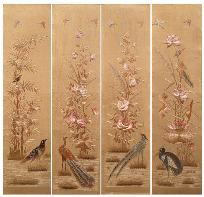 Chine - Ensemble de quatre broderies polychromes à décor d'oiseaux dont faisans…