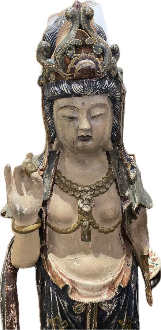 Chine - Guanyin en bois sculpté polychrome représentant la divinité debout - H…