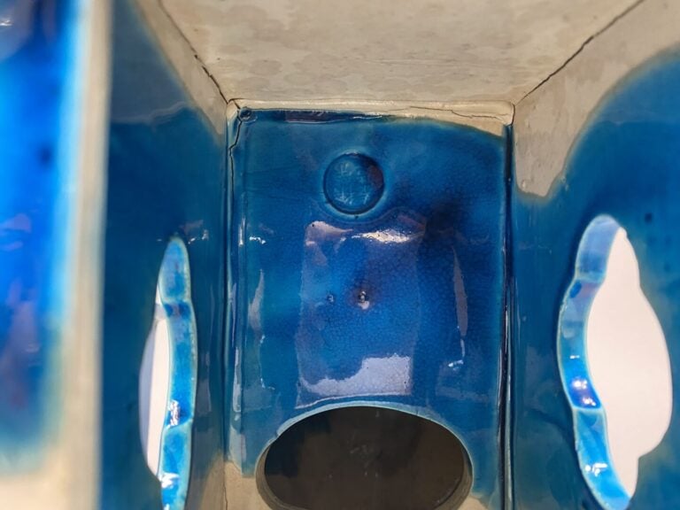 Chine - Importante paire de chien de Fô en porcelaine émaillée bleu turquoise.…