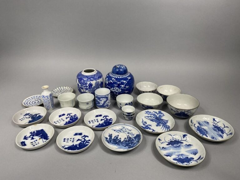Chine pour le Vietnam, XIXe et XXe siècle - Lot de porcelaines bleu blanc, pour…