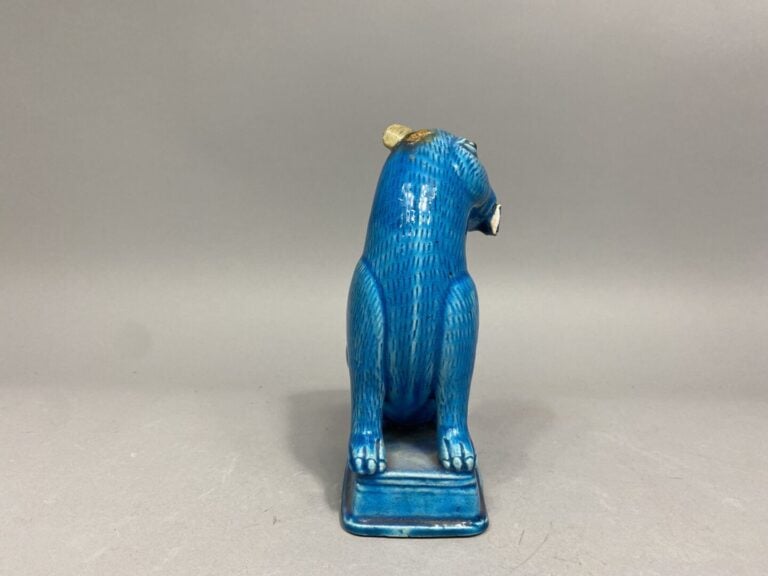 Chine, Qing dynastie, Kangxi ? - Sujet en porcelaine émaillée turquoise figuran…