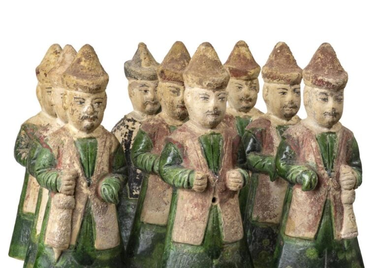 Chine, Style Ming - Ensemble de sujets en terre-cuite moulée pour partie émaill…
