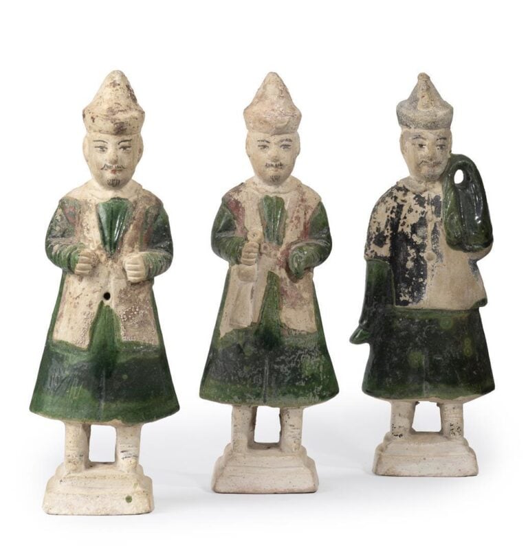 Chine, Style Ming - Ensemble de sujets en terre-cuite moulée pour partie émaill…