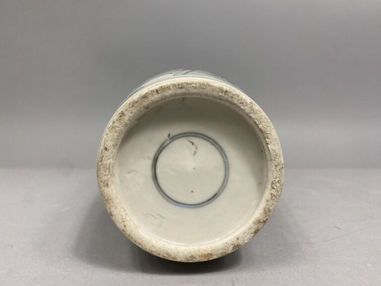 Chine - Vase balustre en céramique émaillée, dans le style de la famille verte,…