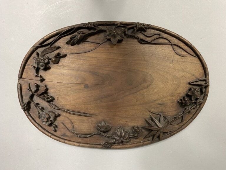 Chine / Vietnam - Plateau de forme ovale en bois sculpté en relief de branchage…